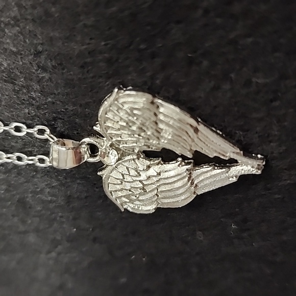 Angel wing necklace - Picture 5 of 5